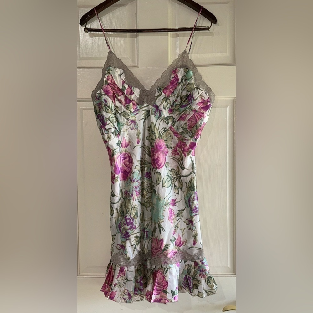 VTG 80’s Victoria’s Secret Gold Label Lace Detail Slip Dress Large Pleated Women